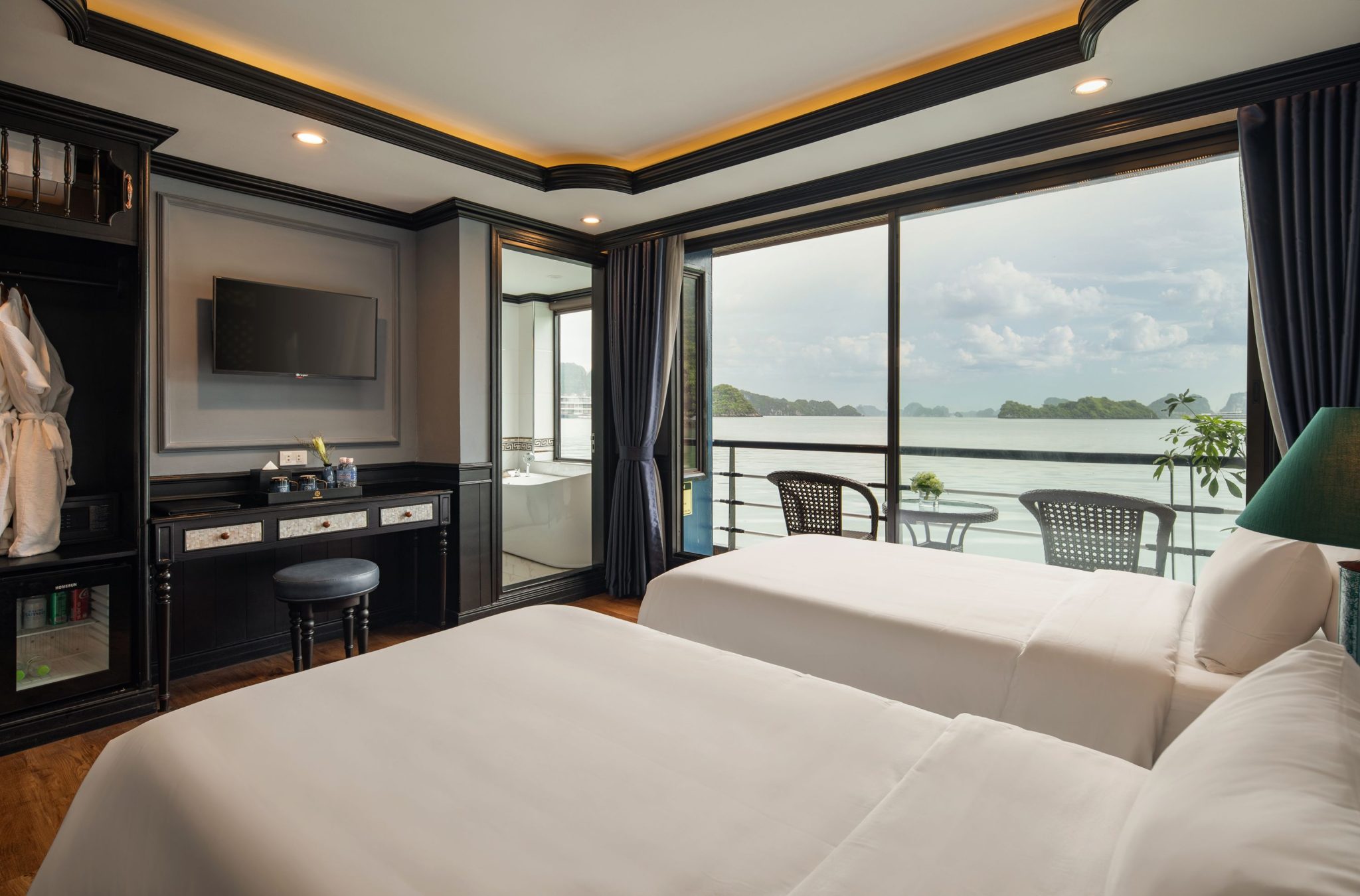 Junior Twin Suite Sea View with Private Balcony